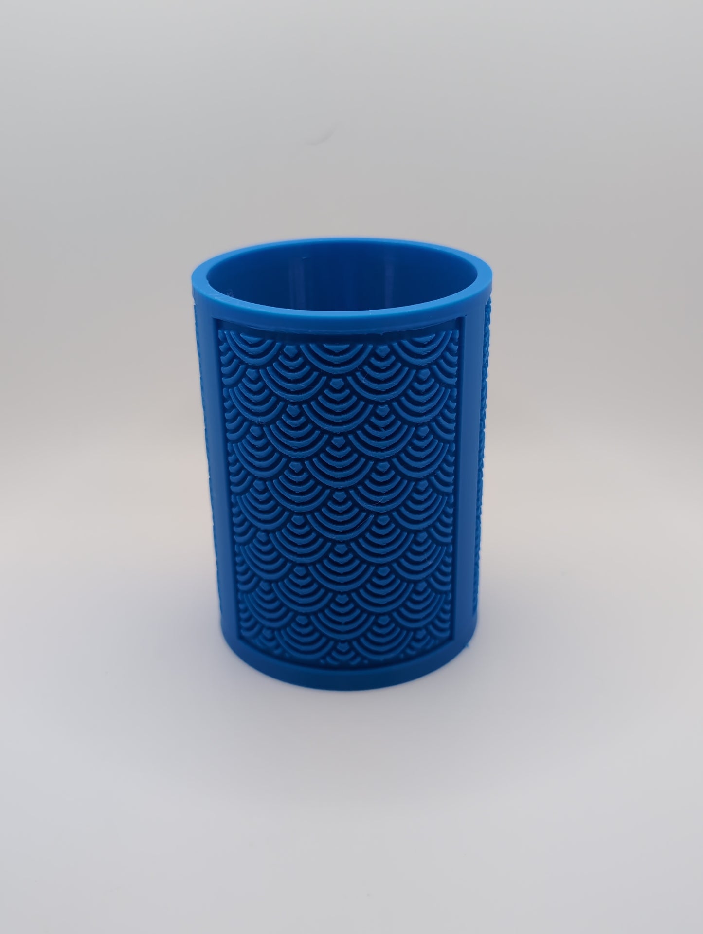 blue chinese arc pattern planter