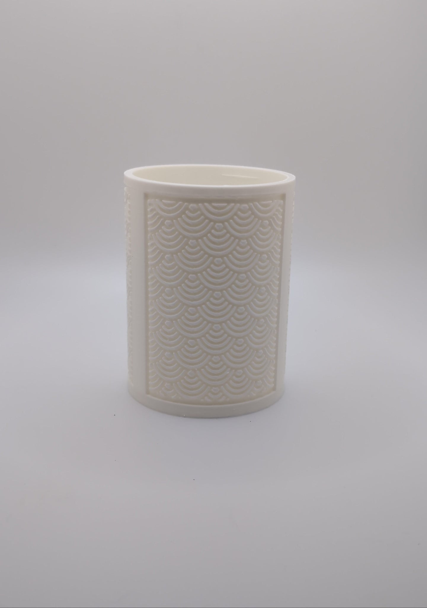 white chinese arc pattern planter