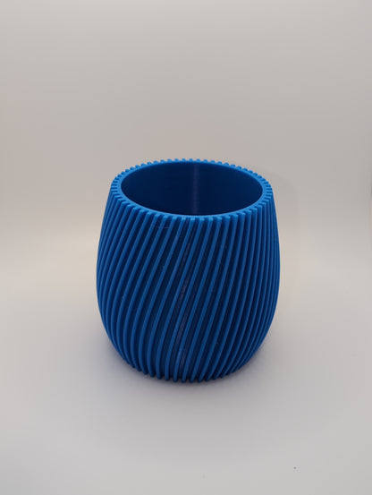 blue R vase 1