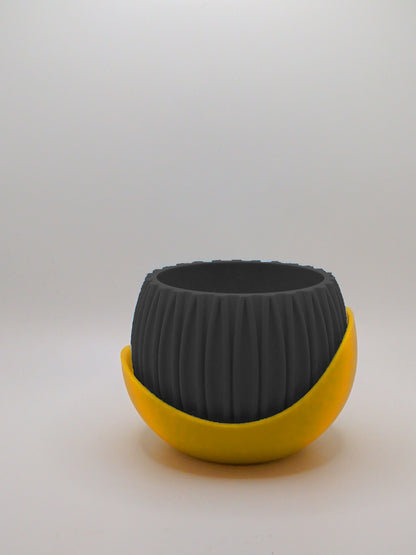 Indoor planter with base