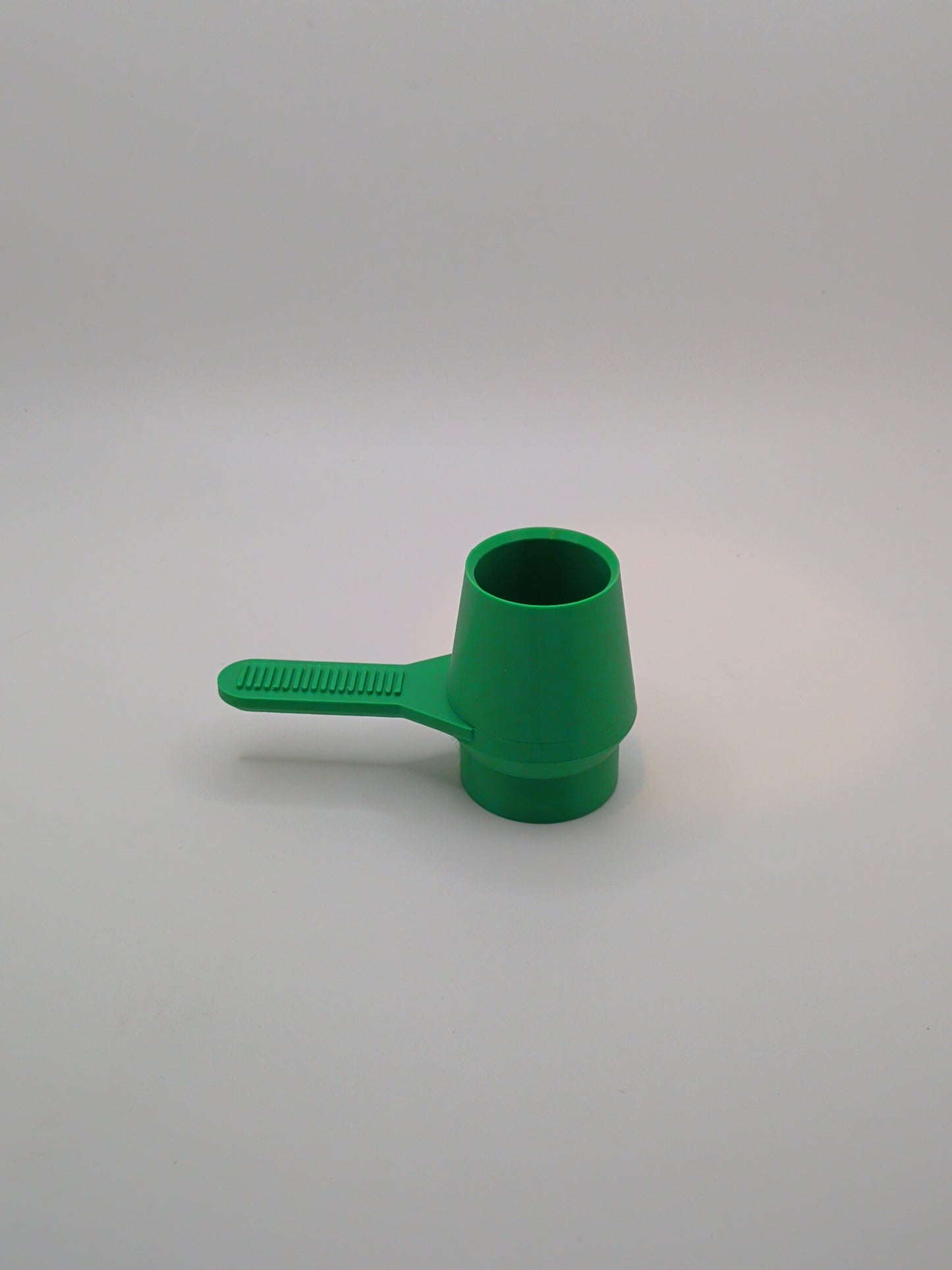 Coffee scoop with tamper