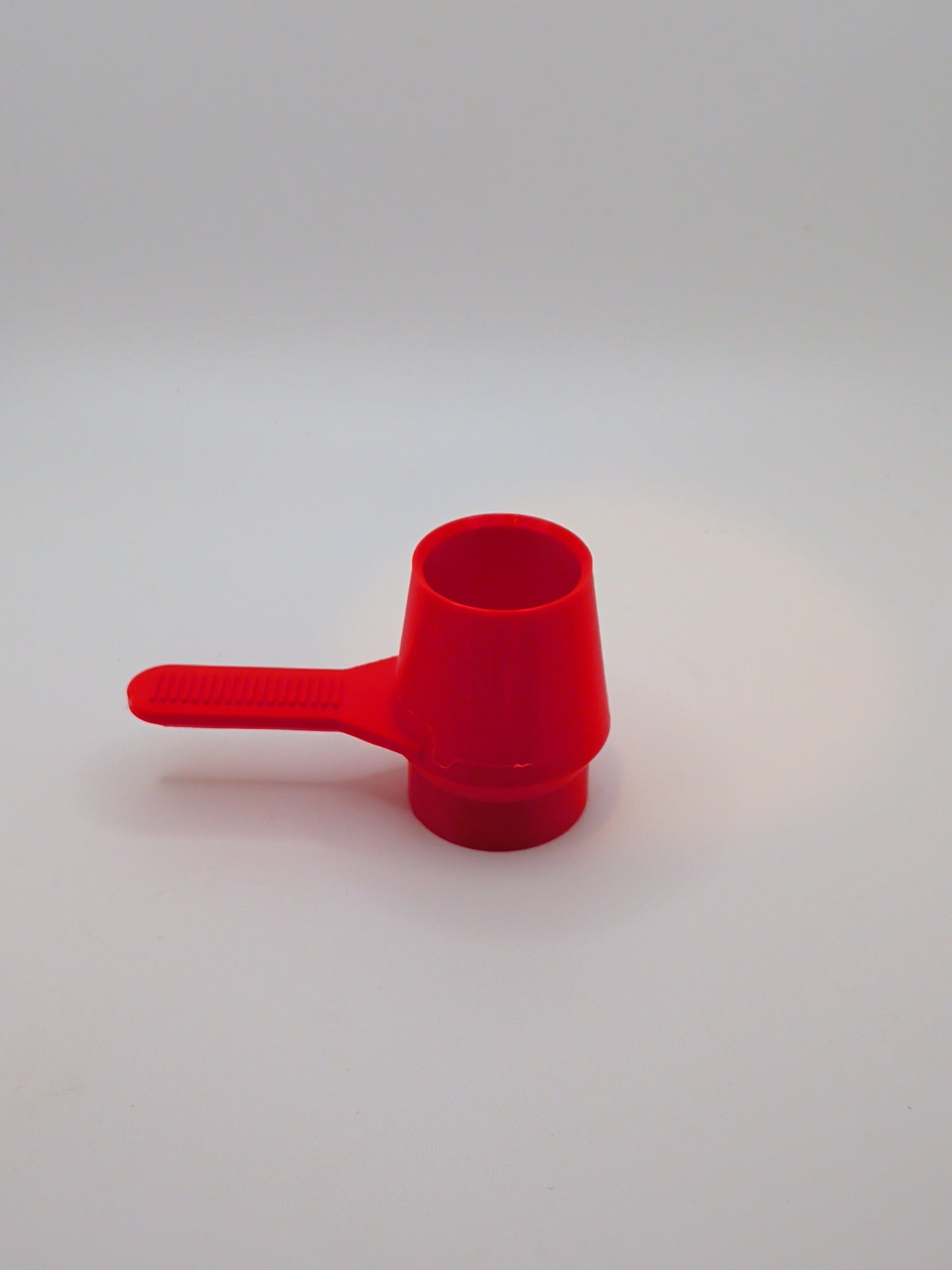 Coffee scoop with tamper